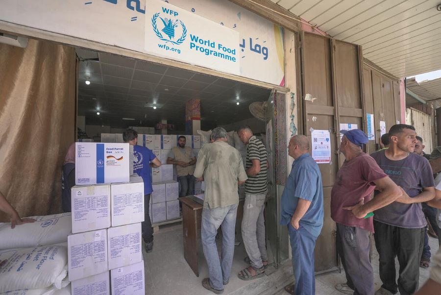 Photo: WFP/photo library. at a WFP distribution point (contracted supermarket) in Deir Al Balah, managed by the partner global communities, WFP team is overseeing the process and talking to sensitizing people on the available self-registration methods.