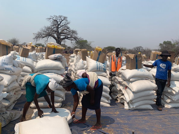 WFP: Photo/Ashley Baxstrom, WFP food distribution in Zimbabwe