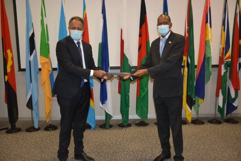 WFP Regional Director for Southern Africa presents his credentials to Executive Secretary of SADC