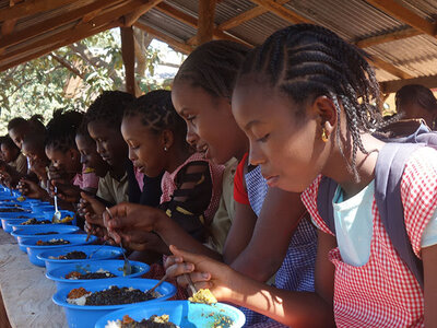 School children eating nutritious meal 