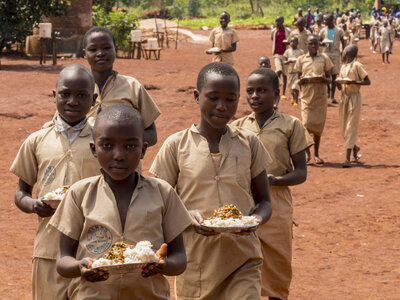 Photo: WFP School children with their meals