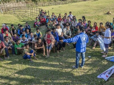 WFP staff talking with beneficiaries