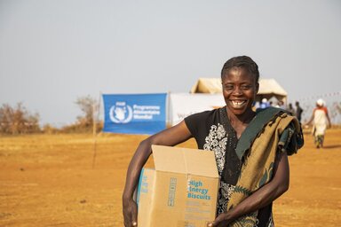 48 hours after the tragedy in Kalehe, South Kivu. WFP provides an urgent response to those affected by the fire at the Mushonezo Camp. Over 2,068 MT of high-energy cookies were distributed to 414 households, for a total of 2070 beneficiaries.