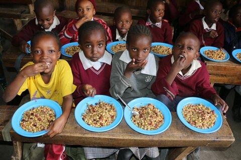 Ugly vegetables destined for the dump are now helping to feed thousands of schoolchildren in Kenya