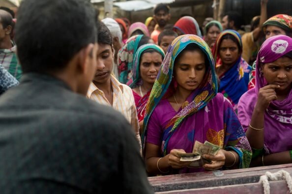 WFP working with communities in Bangladesh, activating for the first time an innovative forecast-based financing project.