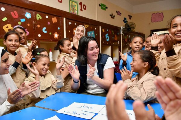 Photo: WFP/photo gallery. WFP Goodwill Ambassador, Ons Jabeur, engaging with WFP-supported community school students in Luxor, Egypt.