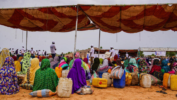 Photo: WFP/Marie Da Sylva. Participants wait to receive their food parcels, seeds, and tool kits, Chad.