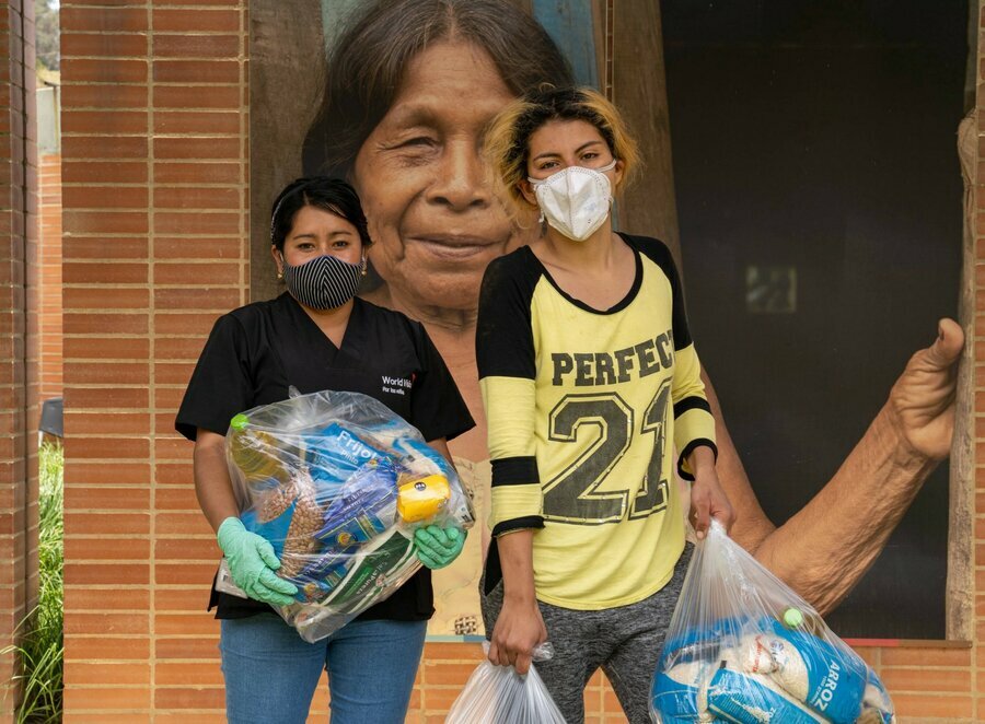 Colombia: WFP and World Vision provide 5,000 food baskets to Colombians and migrants in Soacha, near Bogotá. Photo: WFP/Mathias Roed