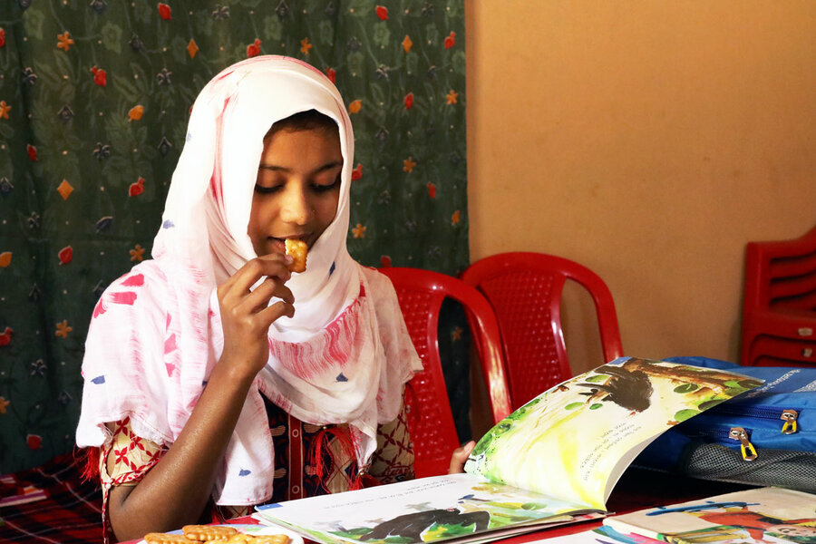 Schoolgrilxxx - A young student in Bangladesh reads her way to success | World Food  Programme