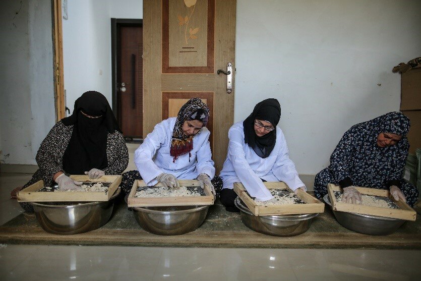 Sahar and three of her workers are hand-making Maftoul. WFP/Ali Jadallah