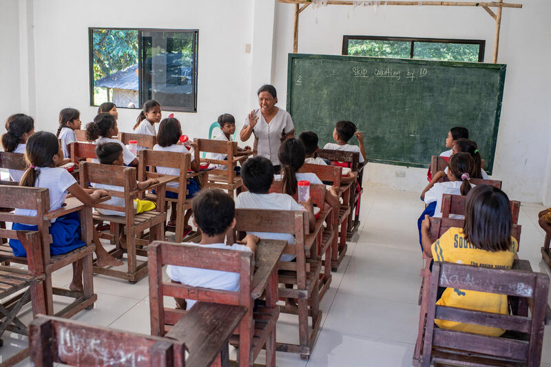 WFP school feeding - children at school in the Philippines