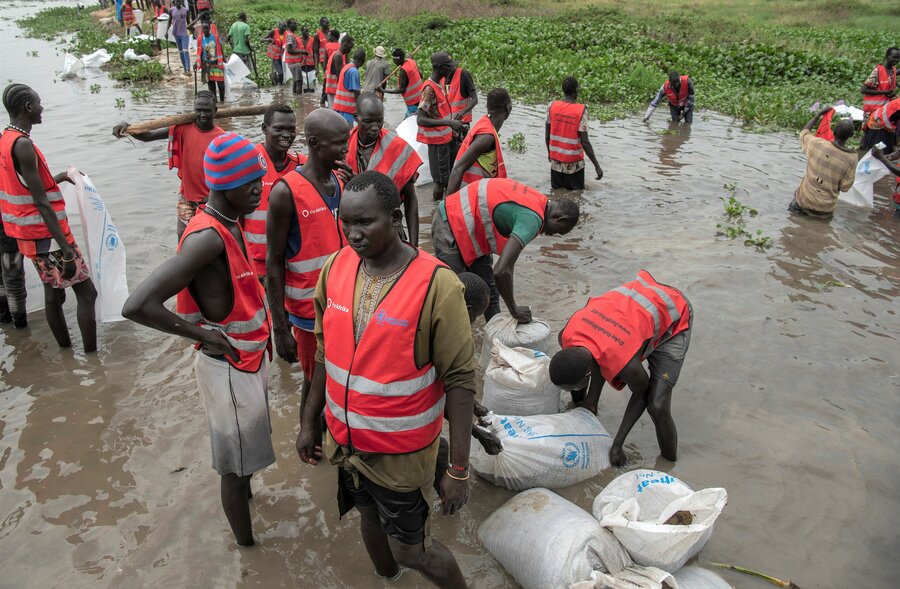 Garang (forefront) hopes to rebuild his home and his life. Photo: WFP/Alessandro Abbonizio 