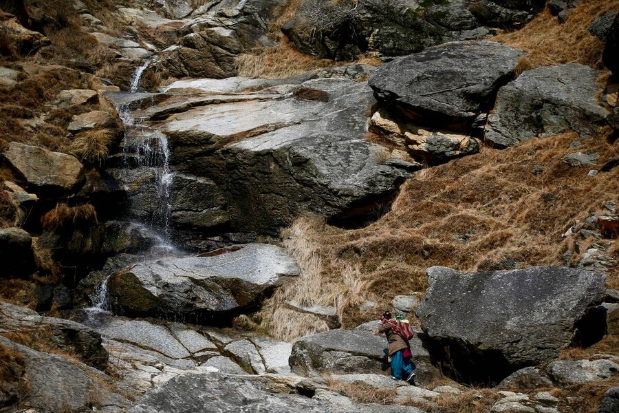 Tara returning from buying rice with her farm profits. Photo: WFP/Sarwan Shrestha