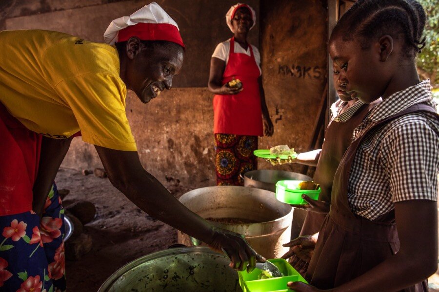 Women serve up a nourishing WFP school meal at Gwembe Primary that includes their greenhouse vegetables. Photo: WFP/Gabriela Vivacqua