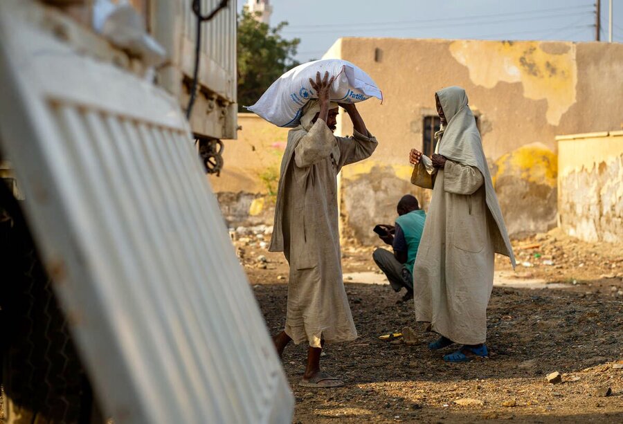 Workers deliver WFP food in Sudan, where nearly 18 million people face extreme food insecurity. Photo: WFP/Abubakar Garelnabei