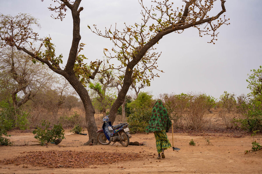 A woman in Burkina Faso, where conflict in parts of the country has displaced thousands and deepened hunger. Photo: WFP/Desire Joseph Ouedraogo