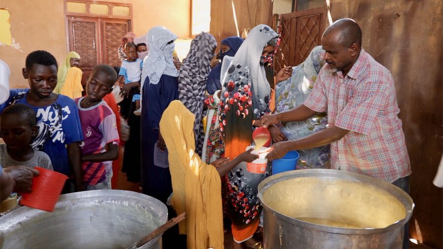 Volunteers at a WFP-supported community kitchen in Khartoum serve up soup to hungry residents. Photo: WFP/Jonathan Dumont