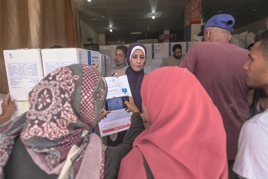 A WFP-supported food distribution point at shop in Deir El Balah