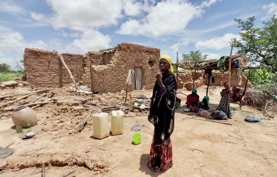 Hadjara Karim and her family sleep outside their flood-demolished house. Photo: WFP/Emanuel Foukou