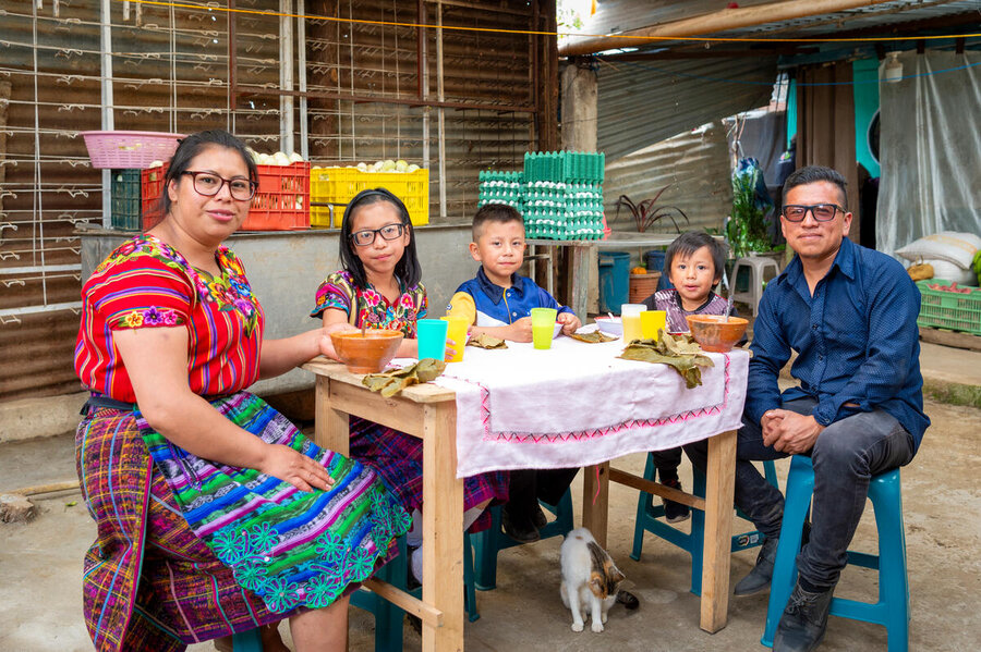 Family lunch Ecuador