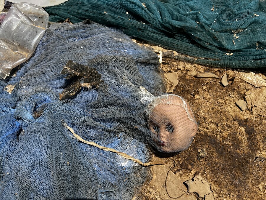 The broken doll at Khartoum's Omdurman market. Photo: WFP/Jonathan Dumont