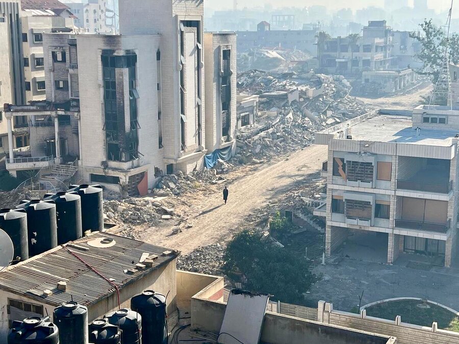 Khan Younis, like many parts of Gaza, has few remaining buildings taller than four stories. WFP/Jonathan Dumont