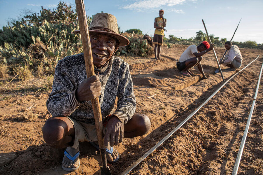 Men set up irrigation pipes in southern Madagascar thanks to the WFP rural initiative - which help smallholder farmers irrigate their crops even during dry spells. Photo: WFP/Gabriela Vivacqua