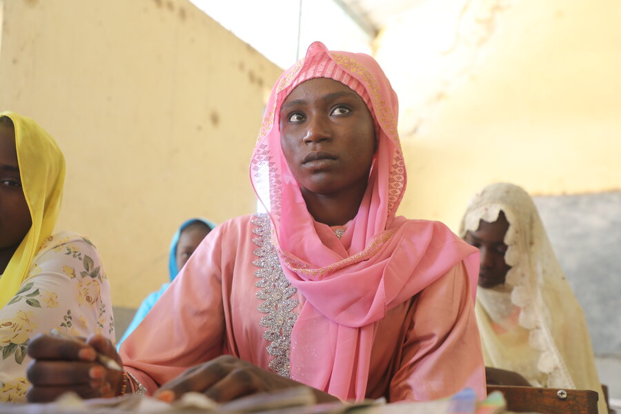 WFP school meals have helped nurture a friendship between Jumayi Mahamat Djebure (above) and Sudanese refugee Mariam. WFP/Lena von Zabern