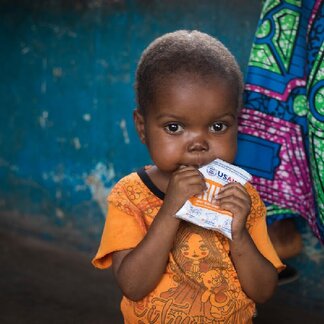  Mutshawudi (3 years old) eats fortified peanut soup at Sancta Maria, Demba, province of Kasai central, Democratic Republic of Congo.