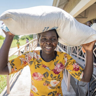 Timely procurement and provision of life-saving food assistance to people like Esnart Phiri affected by El Niño events will avert hunger. Photo: WFP/Francis Thawani 