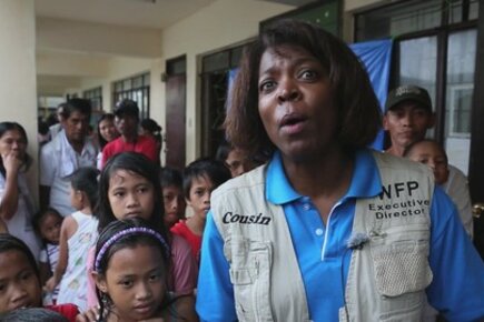 WFP Executive Director Meets Survivors Of Typhoon Haiyan